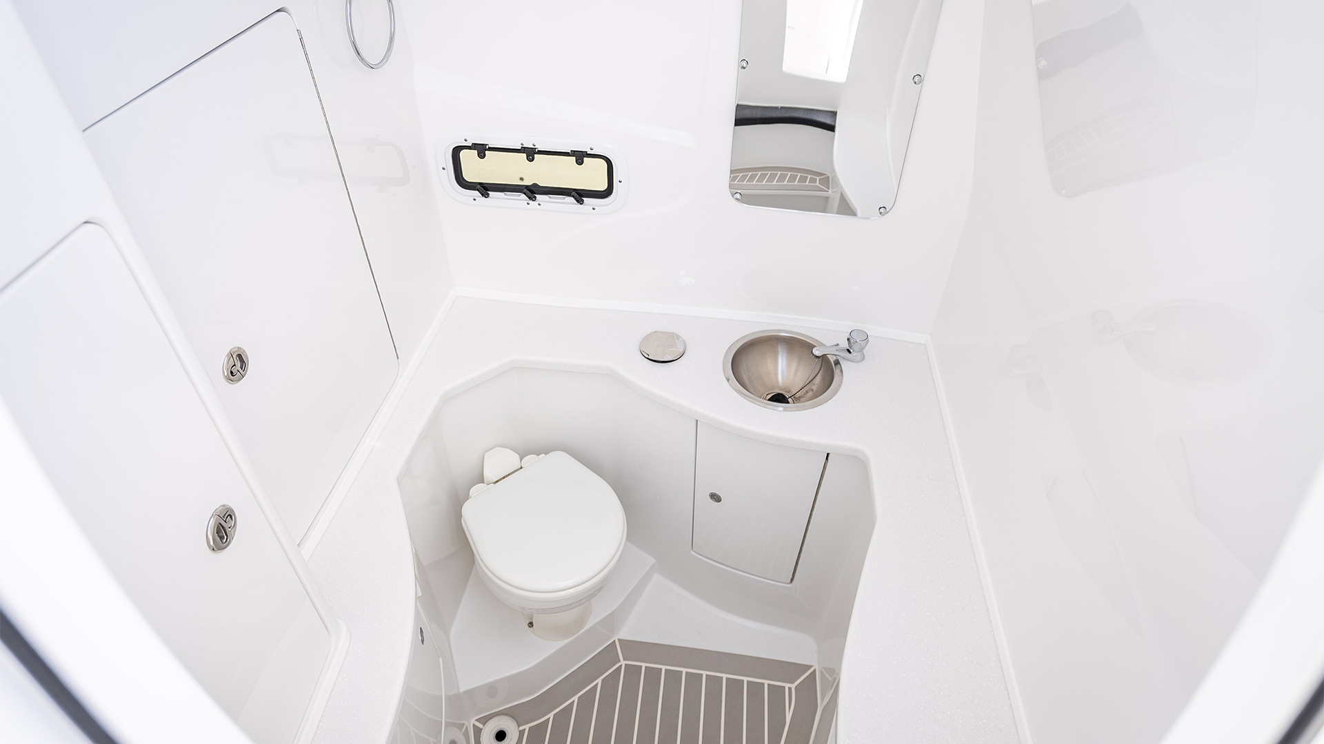 Intrepid 345 NOMAD SE — 34′ 6″ Center Console | Intrepid Powerboats