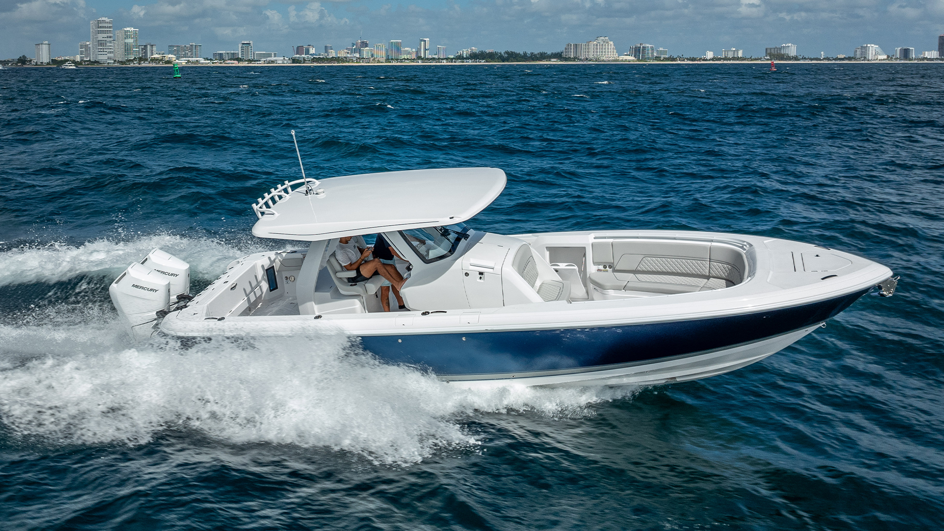 Intrepid 345 NOMAD SE — 34′ 6″ Center Console | Intrepid Powerboats