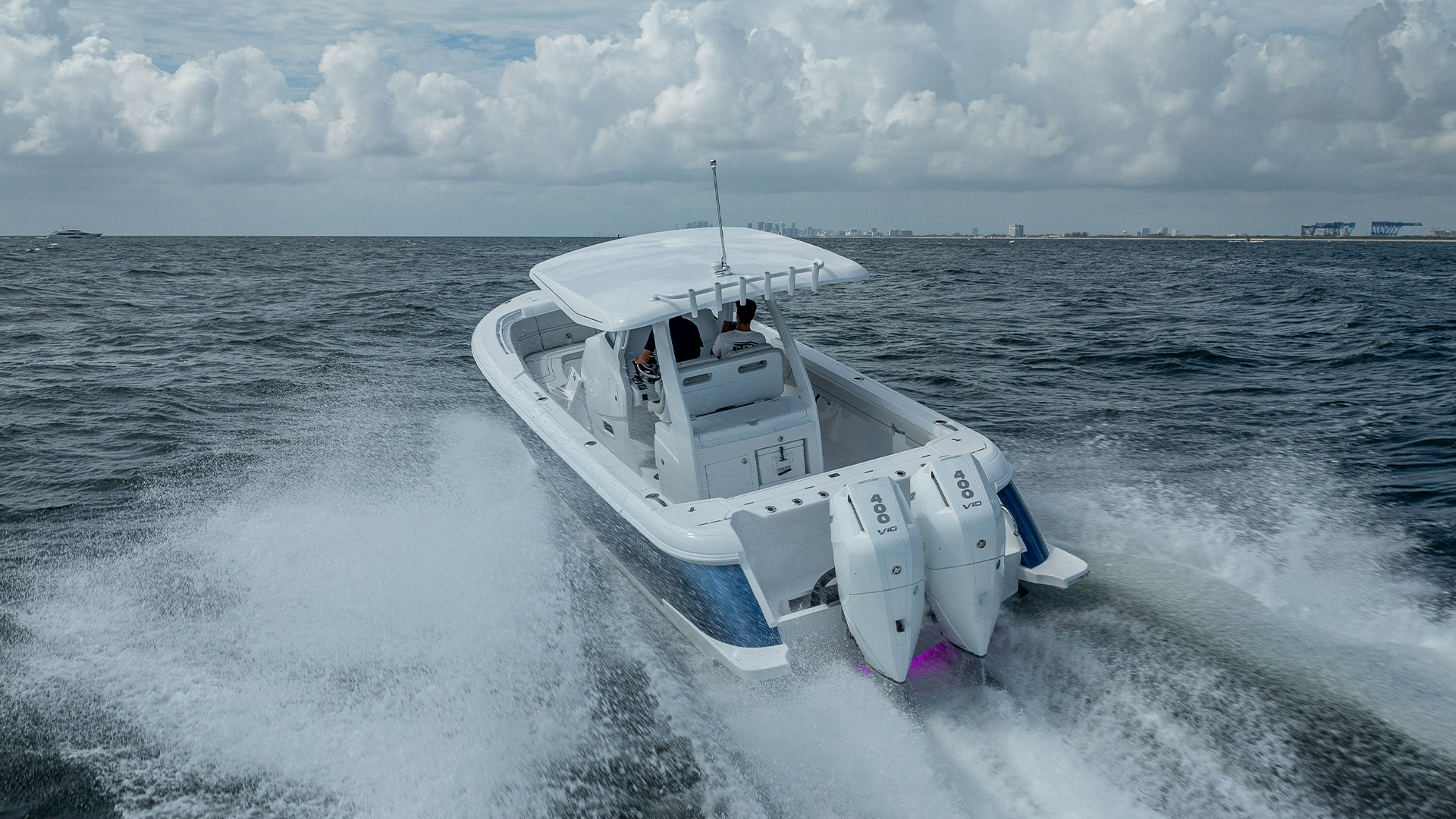 Intrepid 345 NOMAD SE — 34′ 6″ Center Console | Intrepid Powerboats