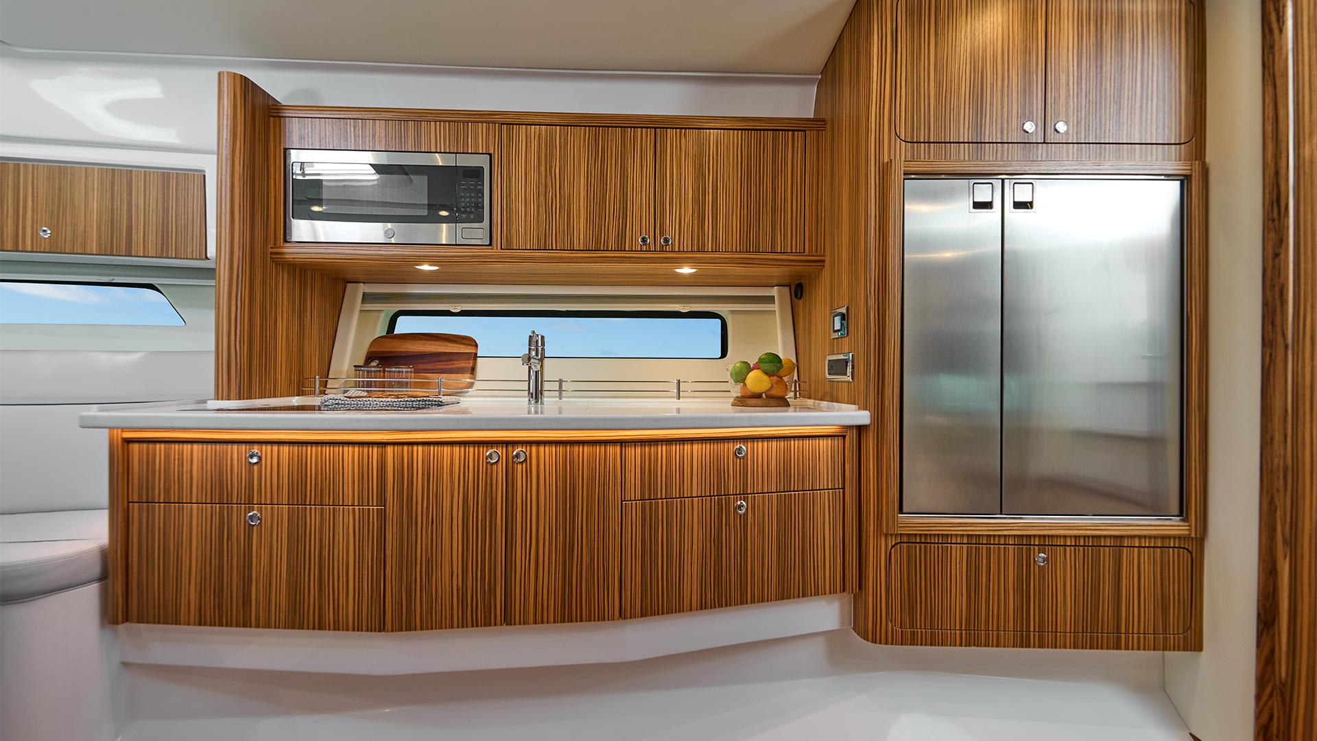 50 EVOLUTION 50′ 6″ Cabin Powerboat | Intrepid